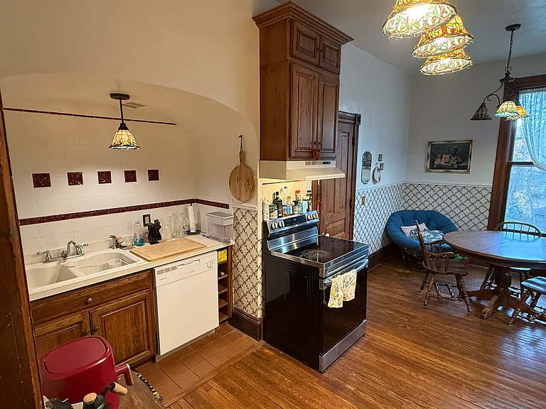 500 Stuart Ave #4 — Photo 6