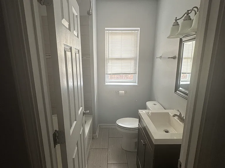 711 E 92nd Pl #1 — Photo 3