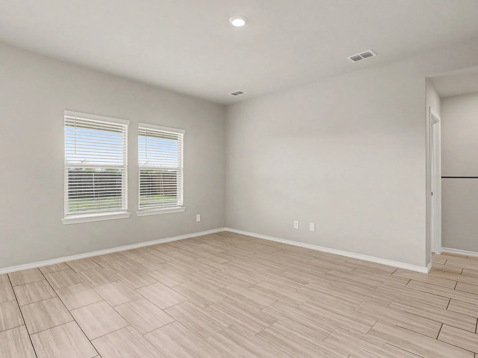 3 bed, 1447 sqft, $2,300 — Photo 3