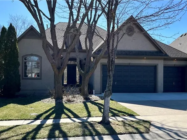 8901 W 160th St, Overland Park, KS 66085