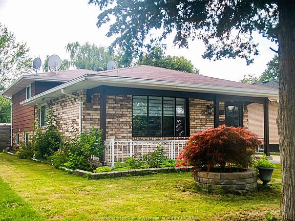 3rd image of 2709 Clemenceau Blvd