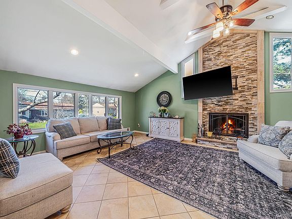 3rd image of 104 Colonial Street