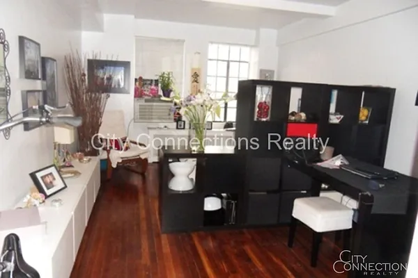 Rented by City Connections Realty | media 7