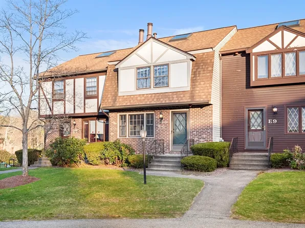 8 Scotty Hollow Dr #E, Chelmsford, MA 01824