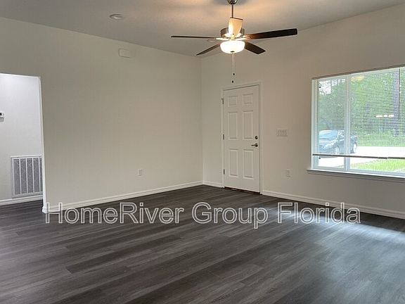 5th image of 1010 NW Redwood Dr