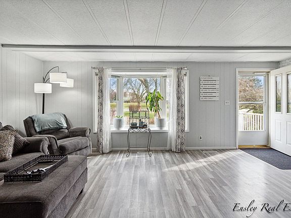3rd image of 9712 Wilcox Dr