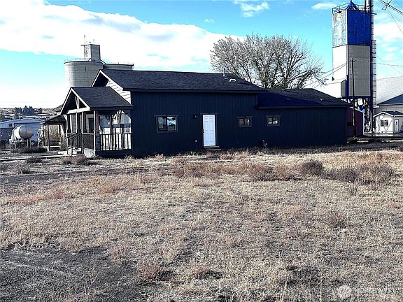 3rd image of 207 N Birch St