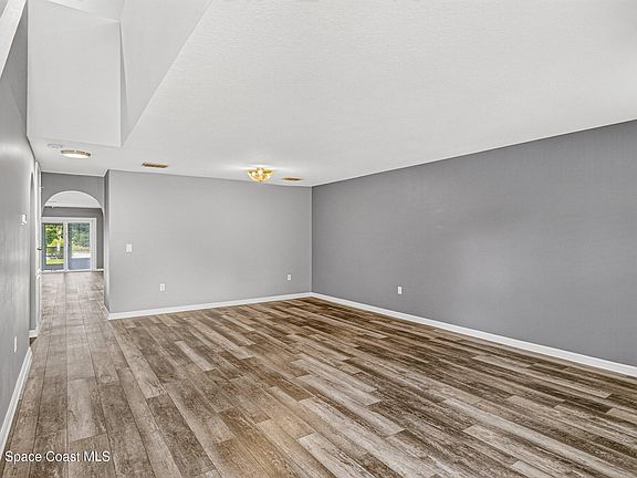 5th image of 3114 Burdock Ave