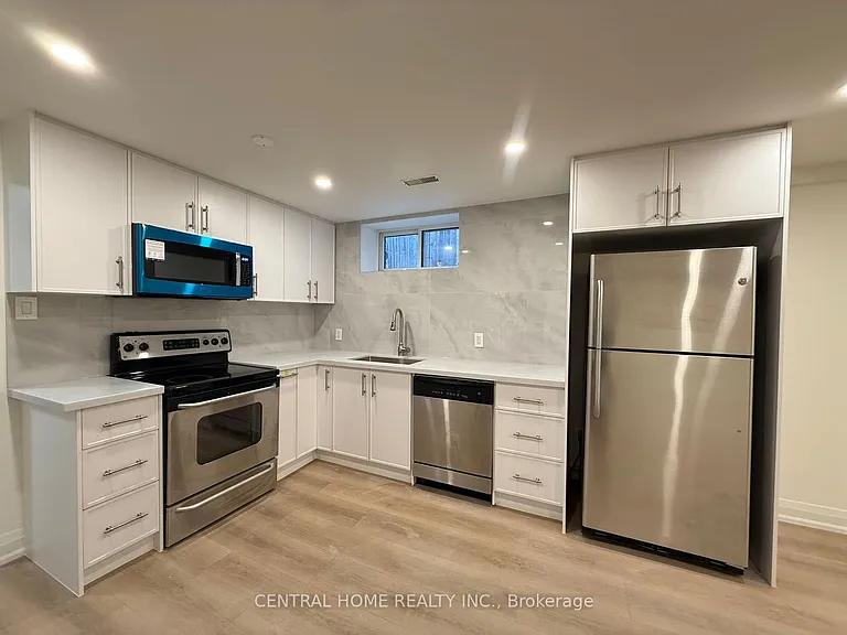 50 Sherwood Forest Dr #LOWER — Photo 5