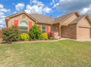 5319 Redbud Pl, Sand Springs, OK 74063