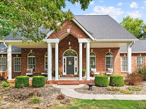 8200 Meadowfield Ct, Waterloo, IL 62298