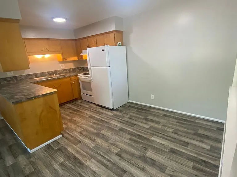 401 S Holly St — Photo 35