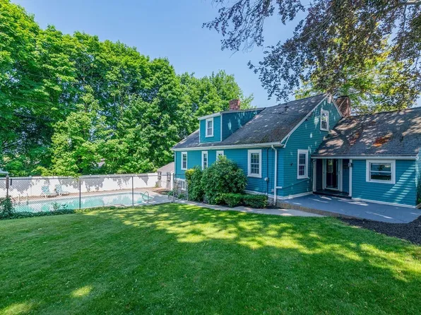 3 Grand View Ter, Quincy, MA 02170