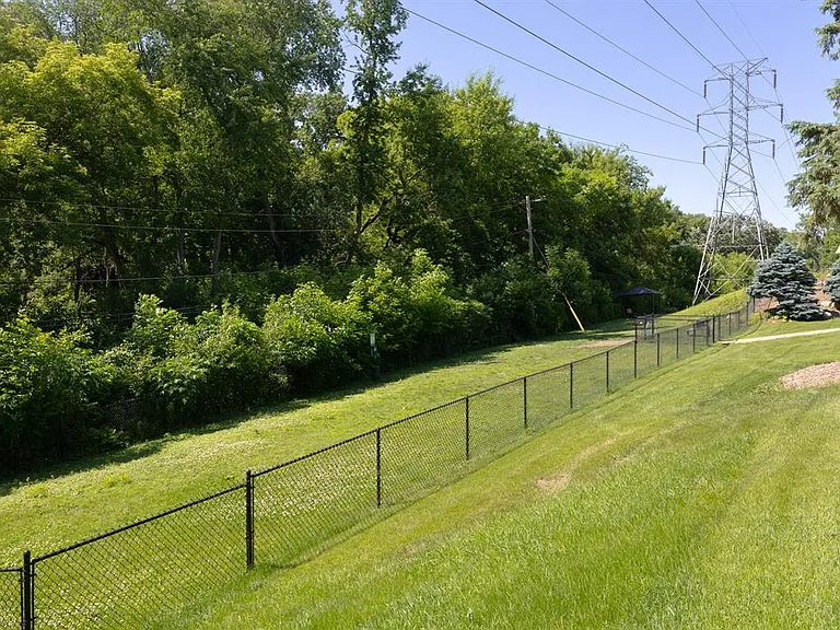 Edina Highland Villa — Photo 11