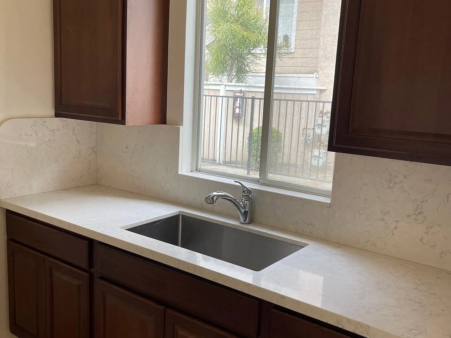 164 N Oak Knoll Ave — Photo 3