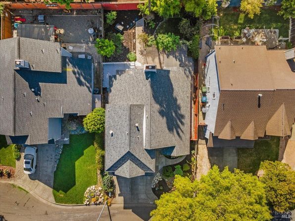 223 Wikiup Meadows Dr, Santa Rosa, CA 95403