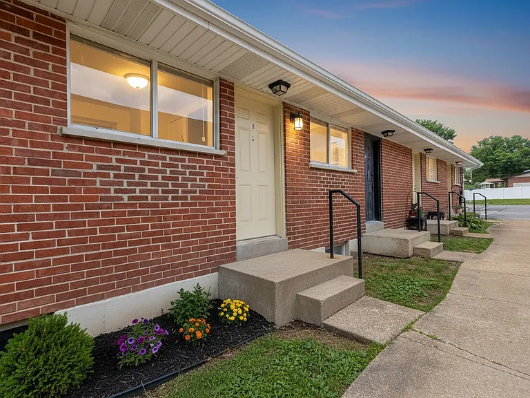 Kingston Apartments — Photo 11