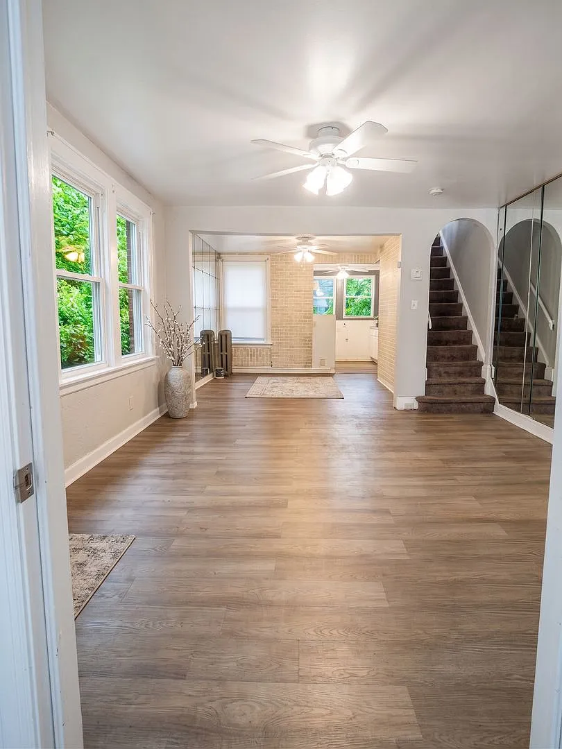 1142 E. Woodlawn St. — Photo 2