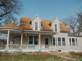 302 W 2nd St, Halstead, KS 67056