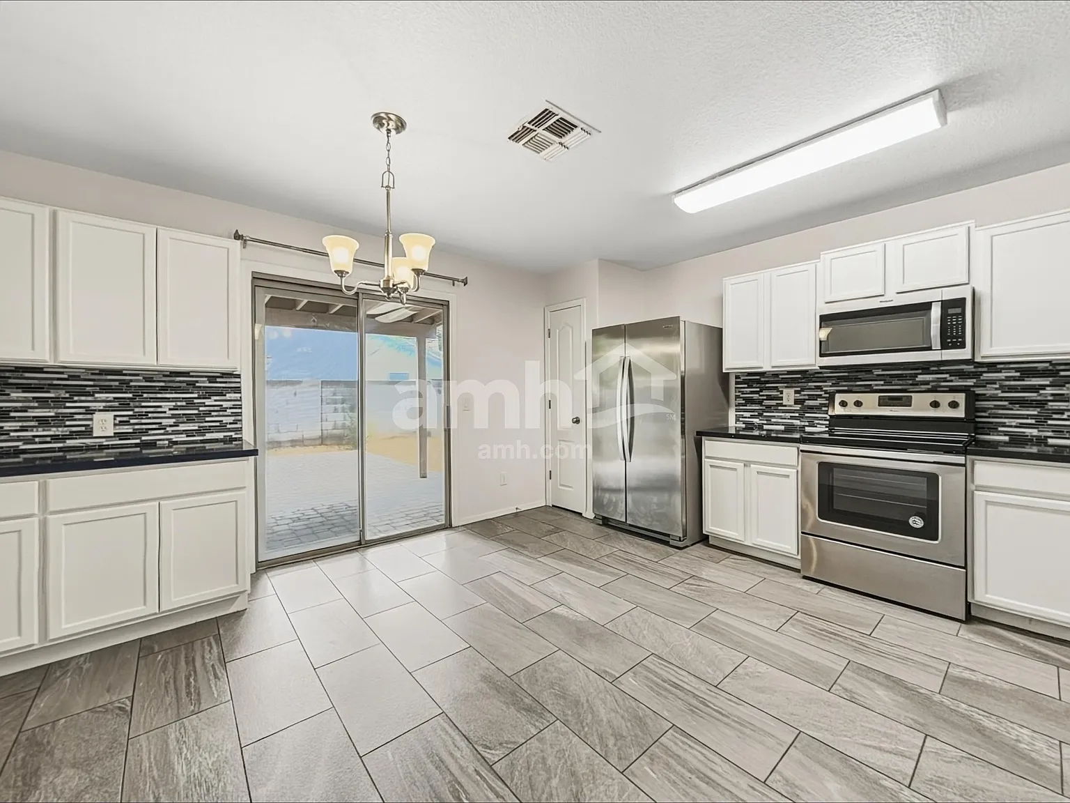 4 bed, 2.0 bath, 1524 sqft, $2,340 — Photo 3