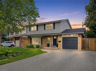 6 Darlington Dr, Hamilton, ON L9C 2L7