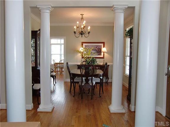 5th image of 300 Canterbury Dr