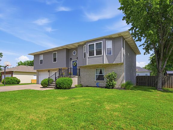 3rd image of 1225 Douglas Court