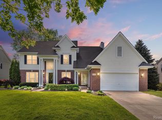 2916 Greenbrooke Ln, West Bloomfield, MI