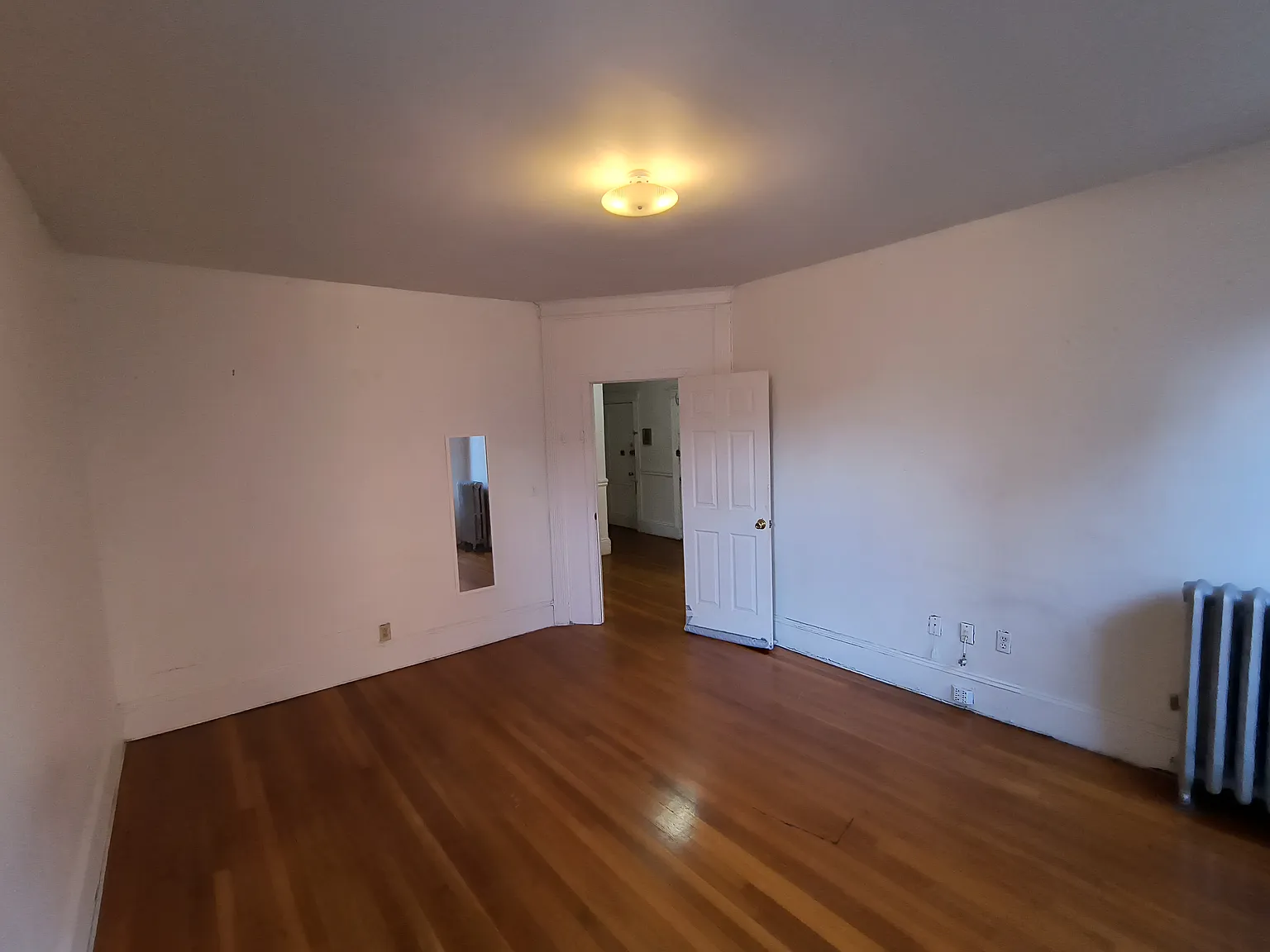 3 bed, 999 sqft, $3,050 — Photo 2