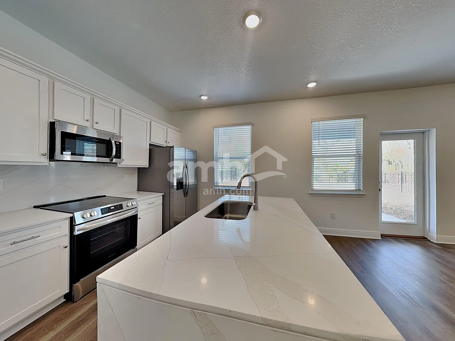 3 bed, 2.5 bath, 1685 sqft, $2,515 — Photo 4