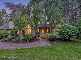 305 Meadowbrook Ct, Pocono Pines, PA 18350