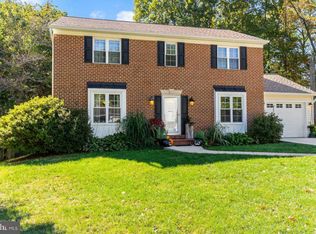 9357 Tartan View Dr, Fairfax, VA 22032