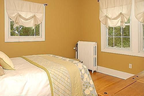 4 Upper level bedrooms