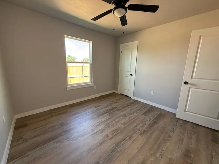 934 Minda St — Photo 12