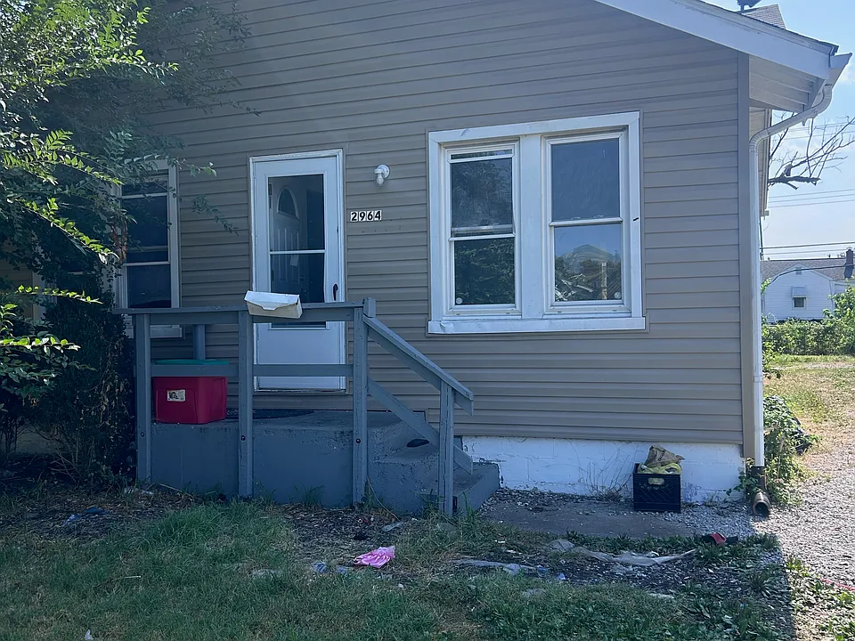 2964 Iowa St