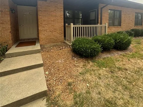 1314 Pine St APT 2, Highland, IL 62249