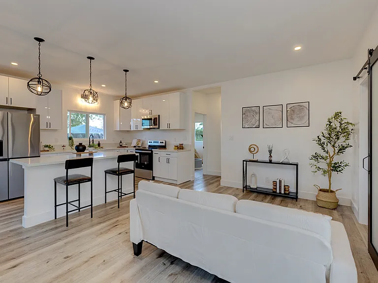 16-2159 Jewel Dr — Photo 2