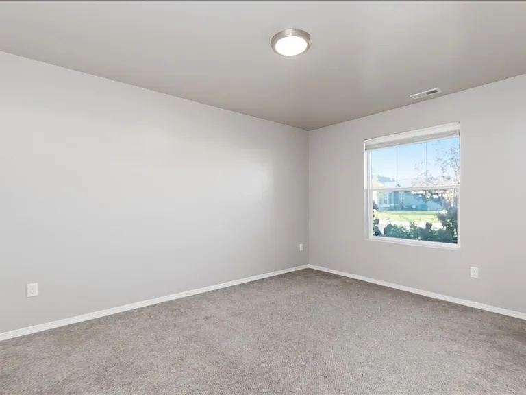 2044 Kodiak St — Photo 40