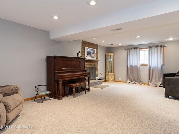 3rd image of 700 S Braintree Dr