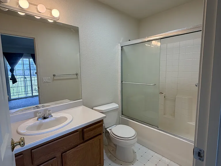 524 Court St — Photo 4