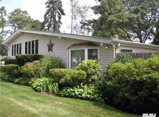 1379 Pine Dr, Bay Shore, NY 11706