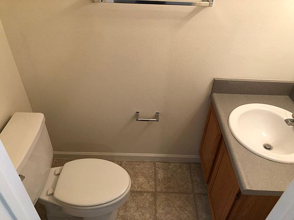 5th image of 827 Richmond St APT H