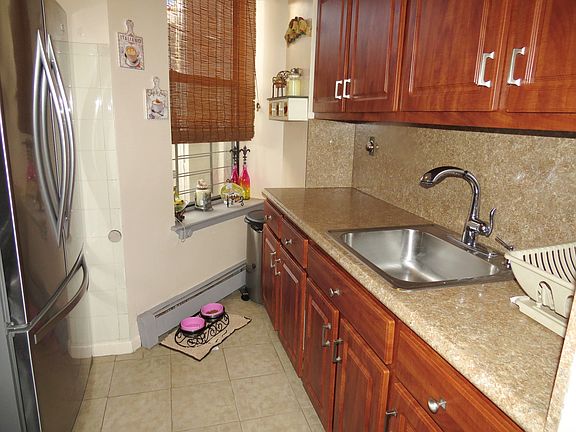 3rd image of 11 Ten Eyck St APT 6B