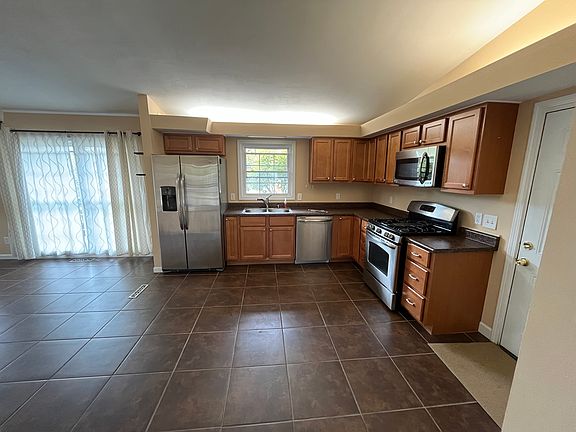 5th image of 10200 Julius Northway