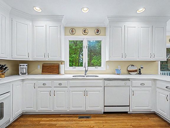 4th image of 4 Mary Way