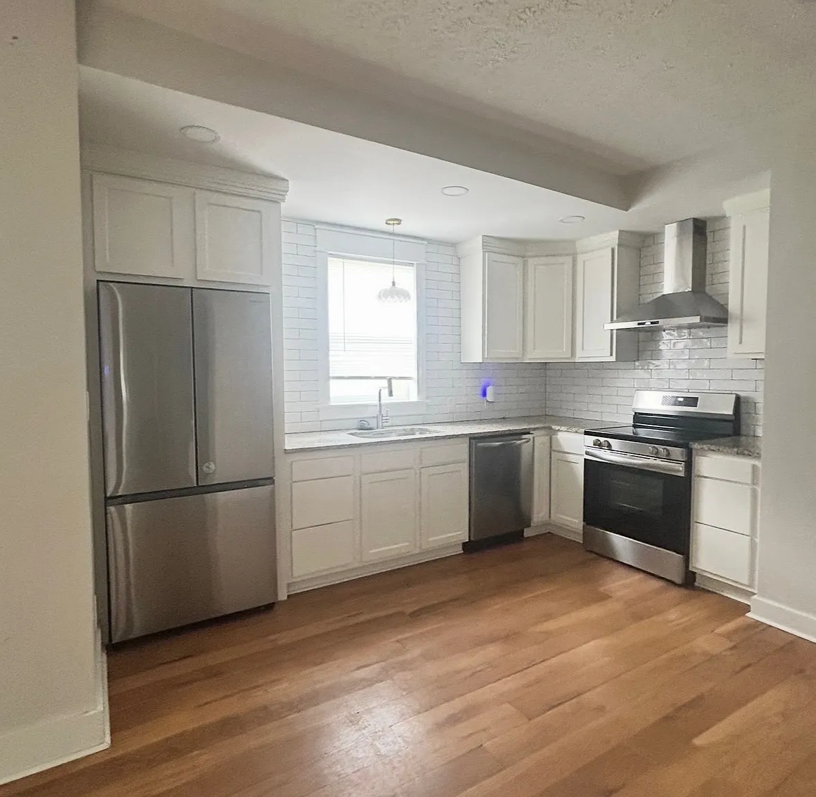 340 Glendora Ave — Photo 2