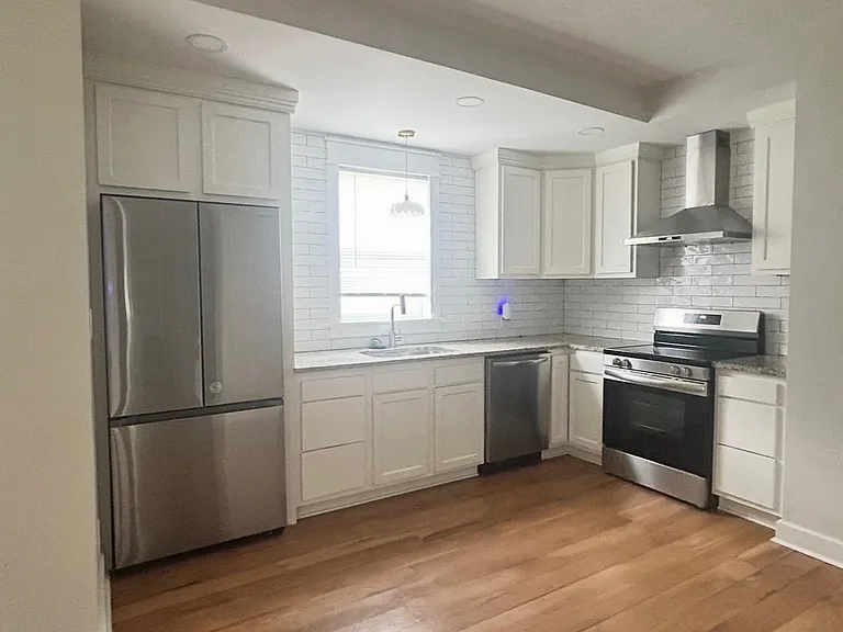 340 Glendora Ave — Photo 2
