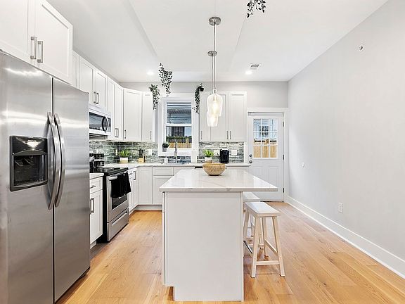 5th image of 2235 E William St