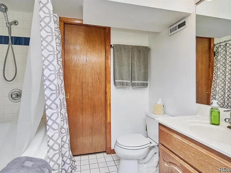 701 S Race St — Photo 17