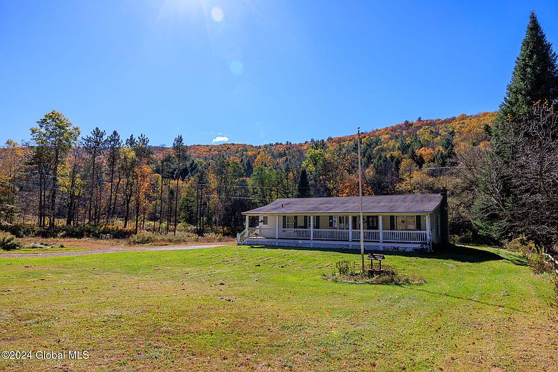 3rd image of 226 SE Hollow Road